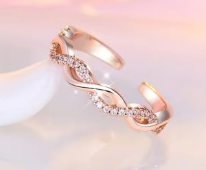 Anel Entrelaçado Ajustável Rose Gold com Zircónias Cúbicas Sintéticas