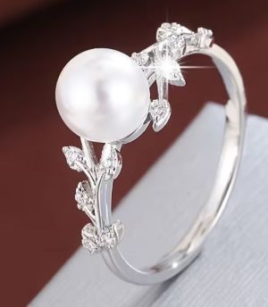 Anel Feminino Prateado Forma de Flor com Pedra Zircónia Cúbica Sintética Branca