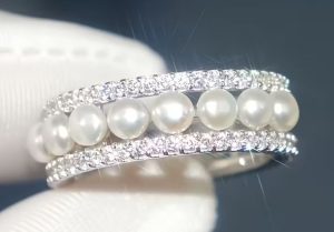 Anel Elegante com Zircónias Cúbicas Sintéticas e Pérolas Nº9 (59.5mm)